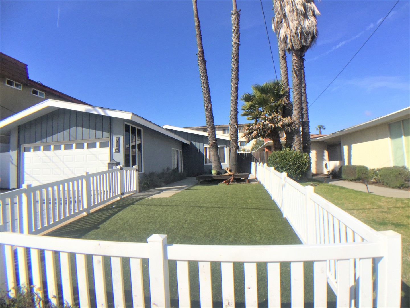 El Segundo House: 715 W. Acacia Avenue
