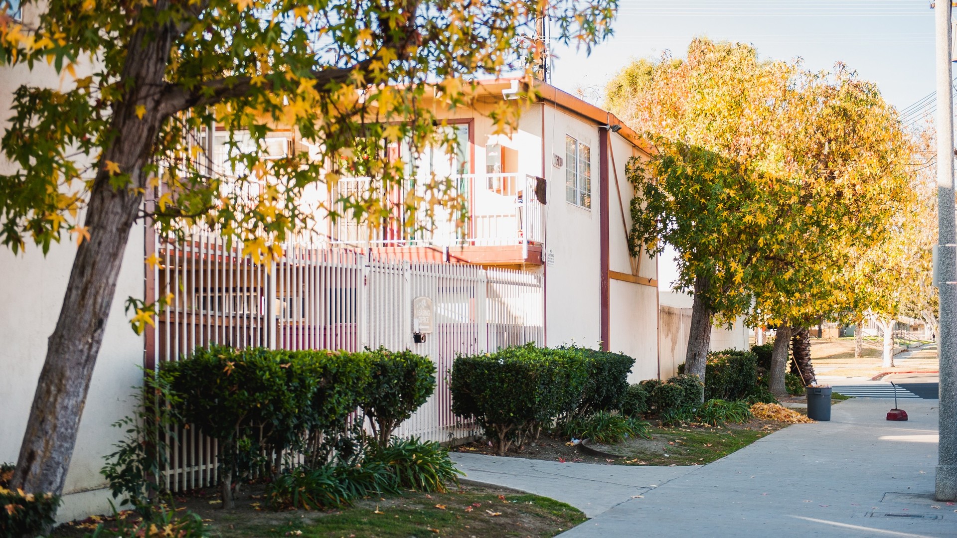 Long Beach Apartment: 1200, 1210, 1220, 1240, 1260 E. 52nd Street