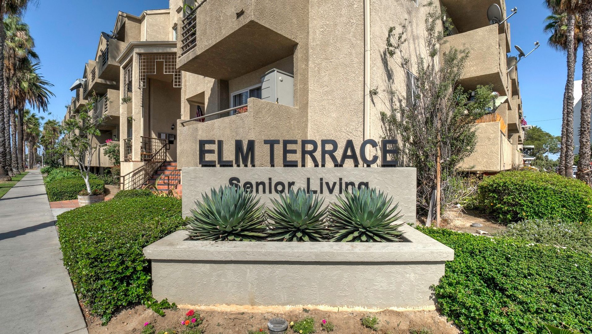Long Beach Apartment: 1100 Elm Avenue