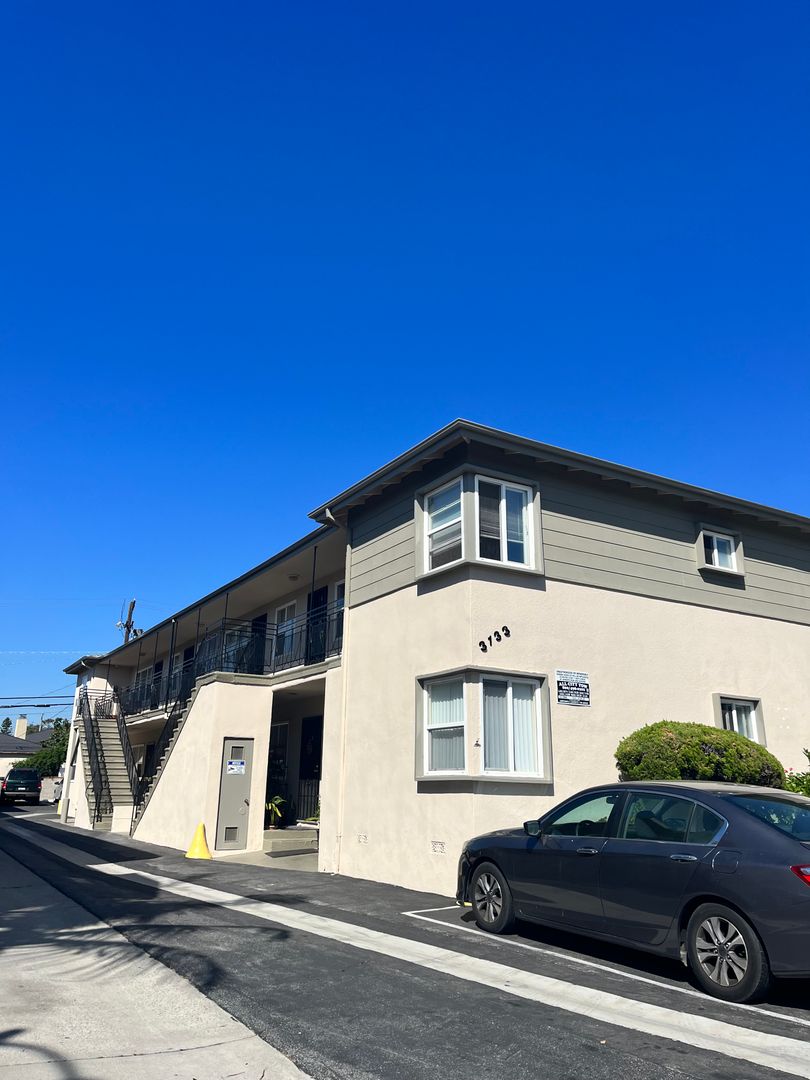 Los Angeles Apartment: 3133 Bagley Avenue