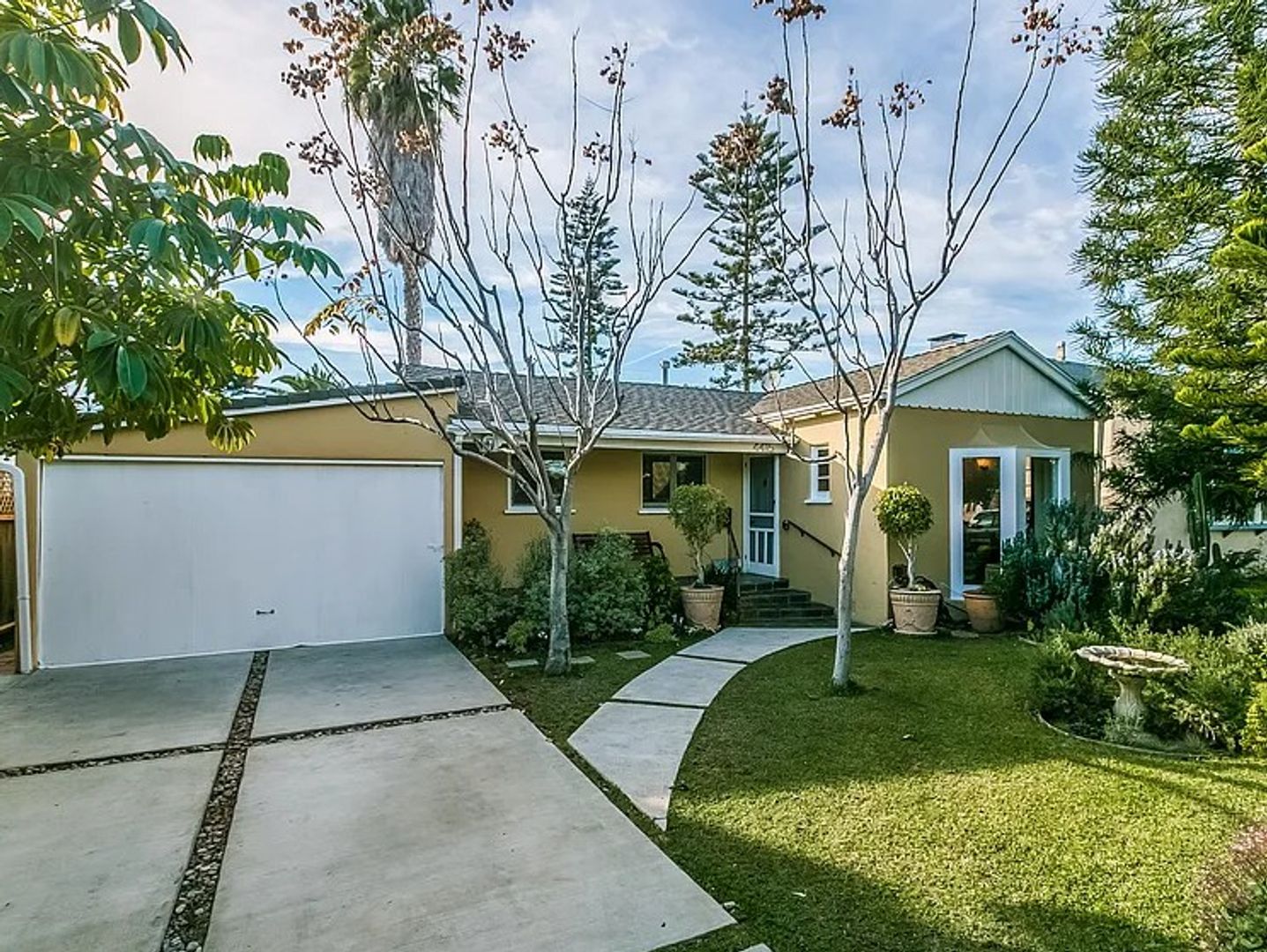 Los Angeles House: 4415 Stewart Avenue