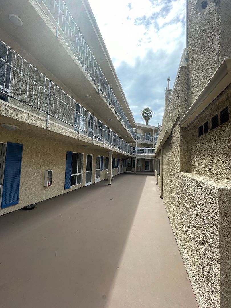 Long Beach Apartment: 1100 Elm Avenue