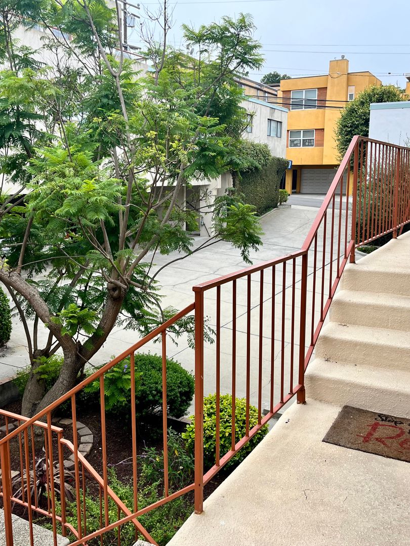 El Segundo Apartment: 325-333 Richmond Street