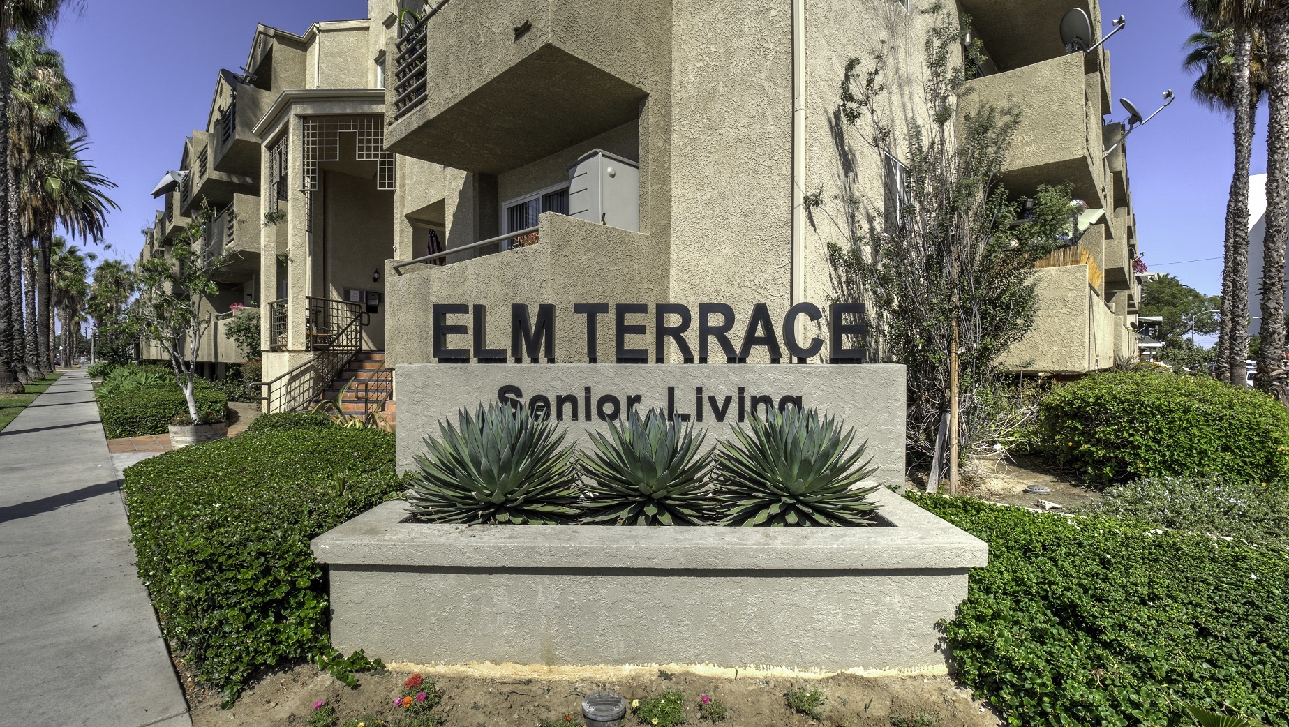 Long Beach Apartment: 1100 Elm Avenue