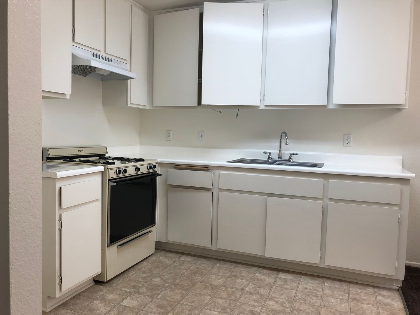 Long Beach Apartment: 1100 Elm Avenue