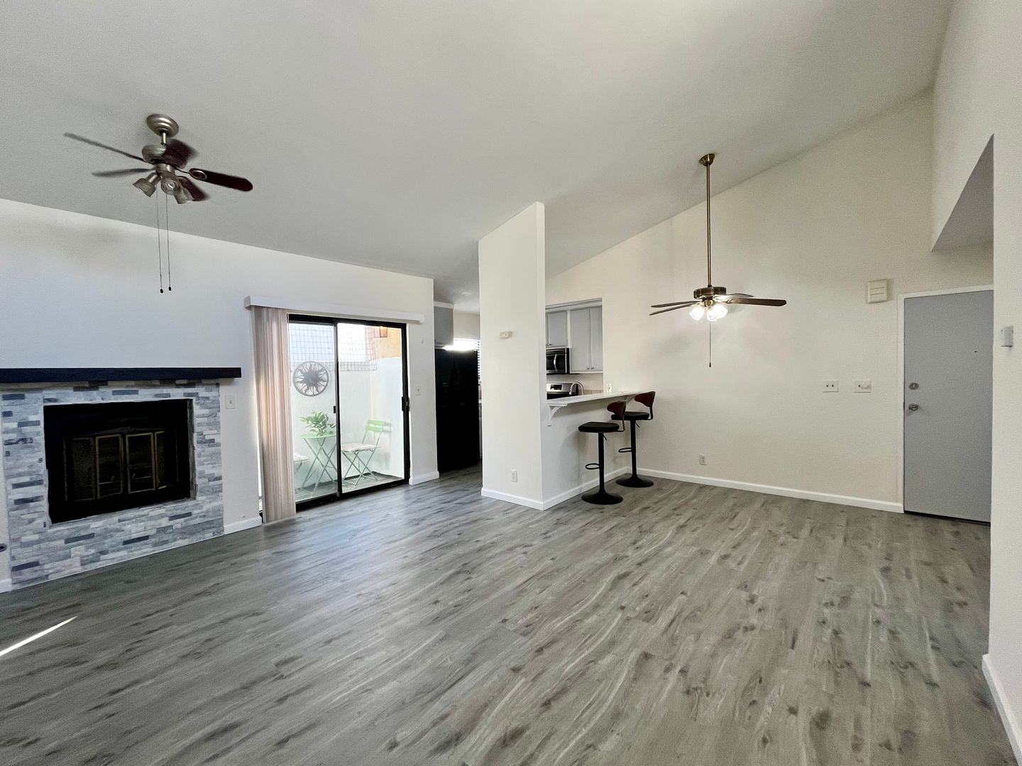 El Segundo Apartment: 325-333 Richmond Street