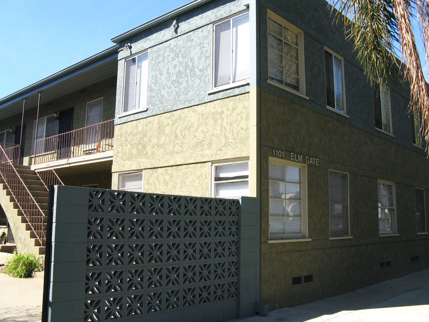 Long Beach Apartment: 1101 Elm Avenue