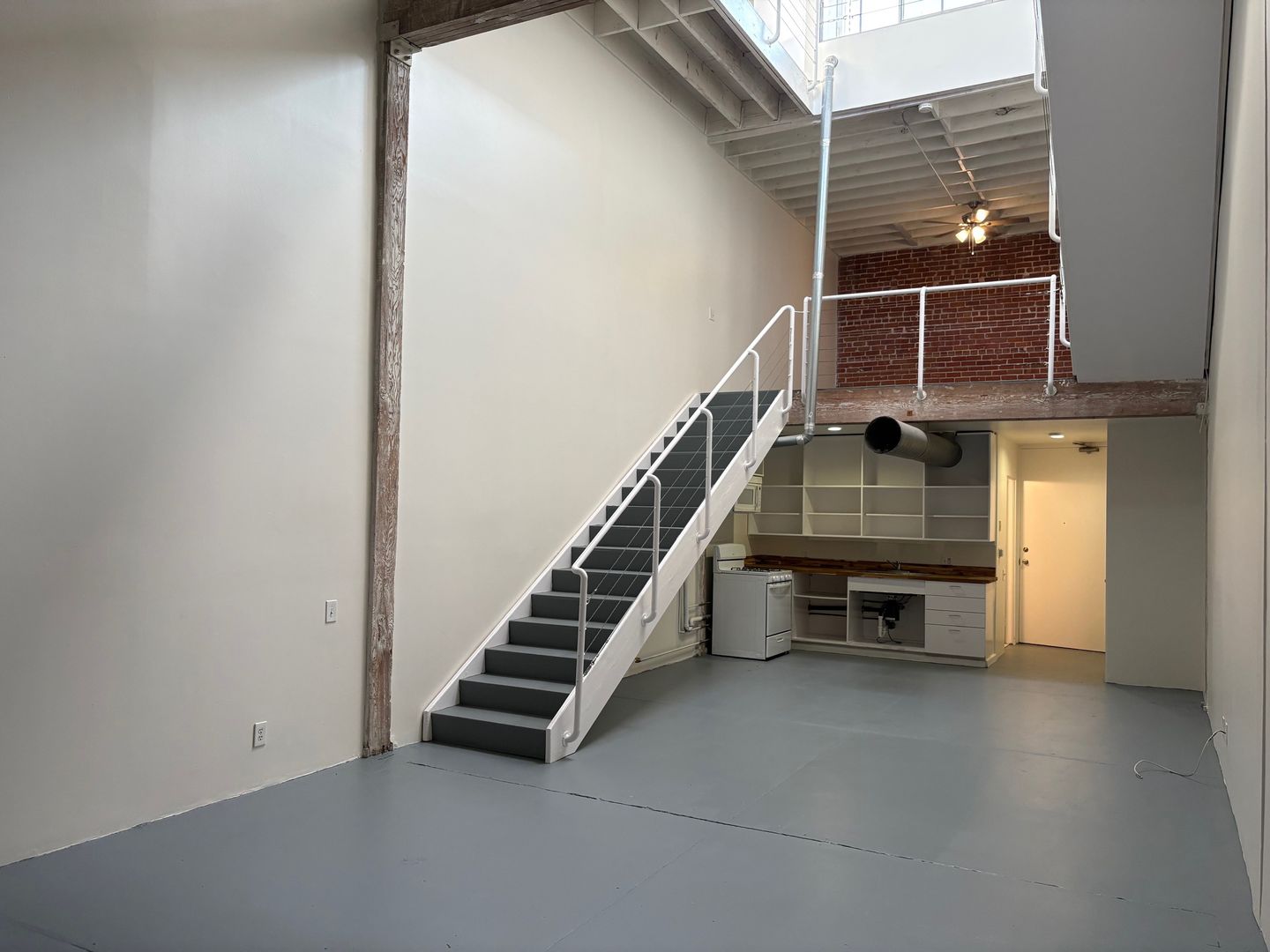 Long Beach Apartment: 946 Daisy Ave
