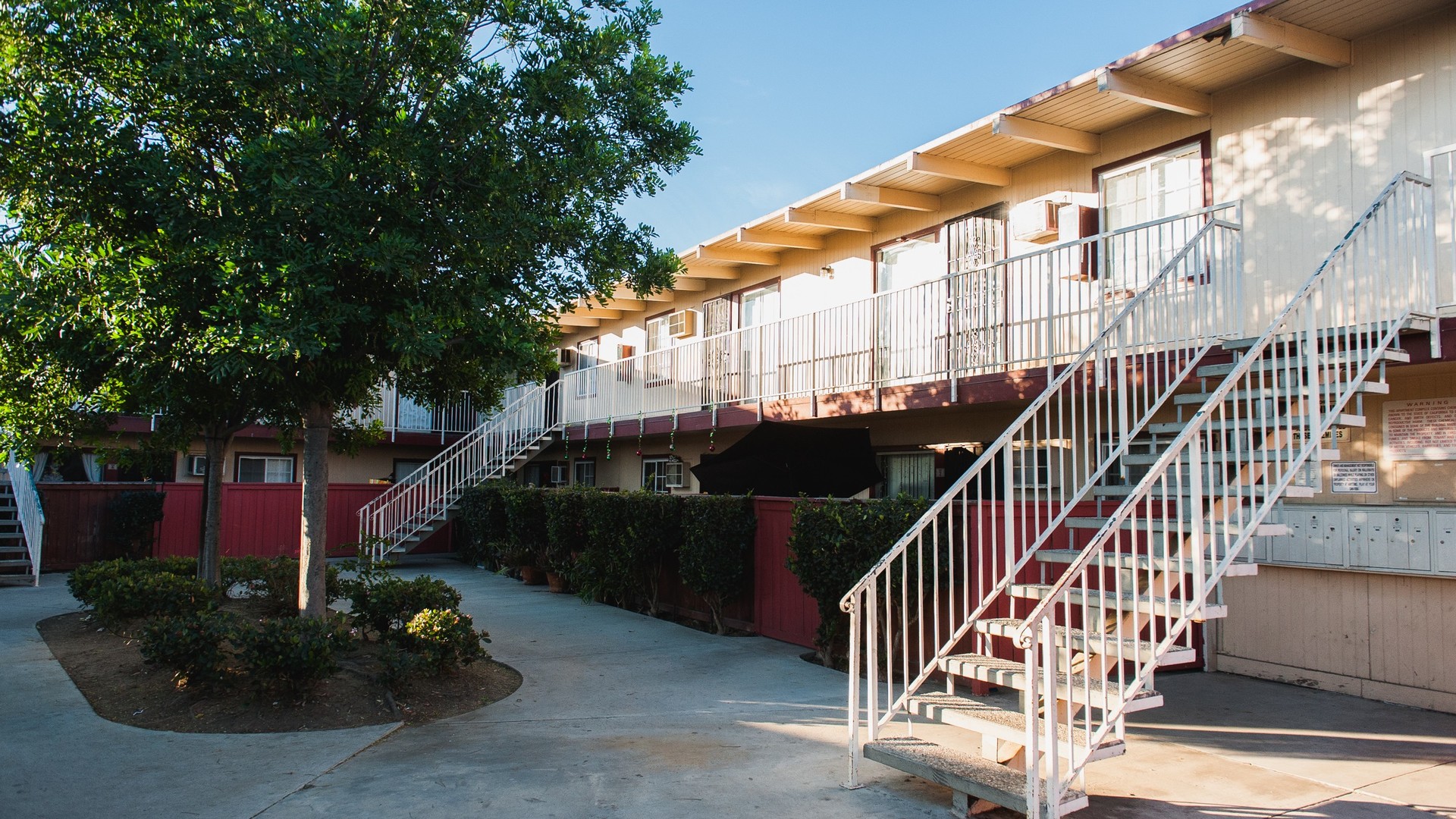 Long Beach Apartment: 1200, 1210, 1220, 1240, 1260 E. 52nd Street