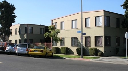 Comfortable Living in a Convenient Long Beach Location – photo 1