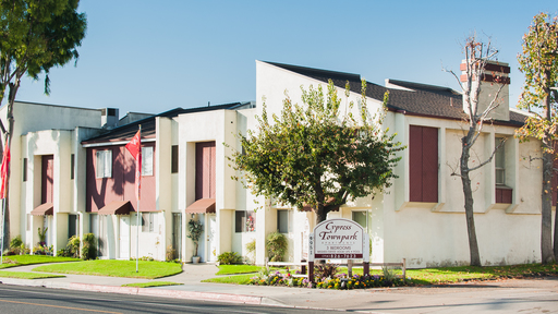 Large 3 Bedroom Townhouse in Serene Cypress Neighborhood