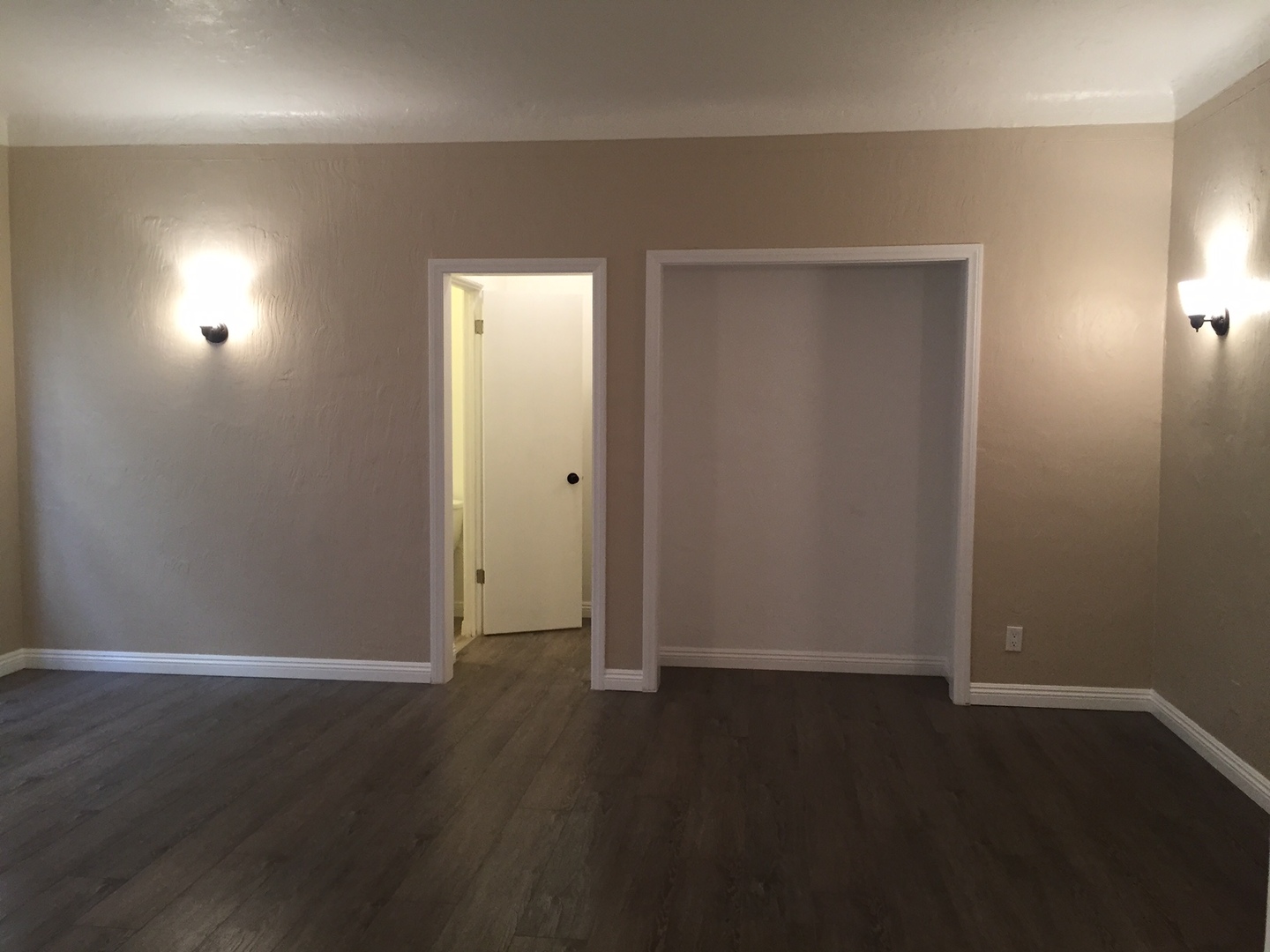 Long Beach Apartment: 230 E. 12th Street