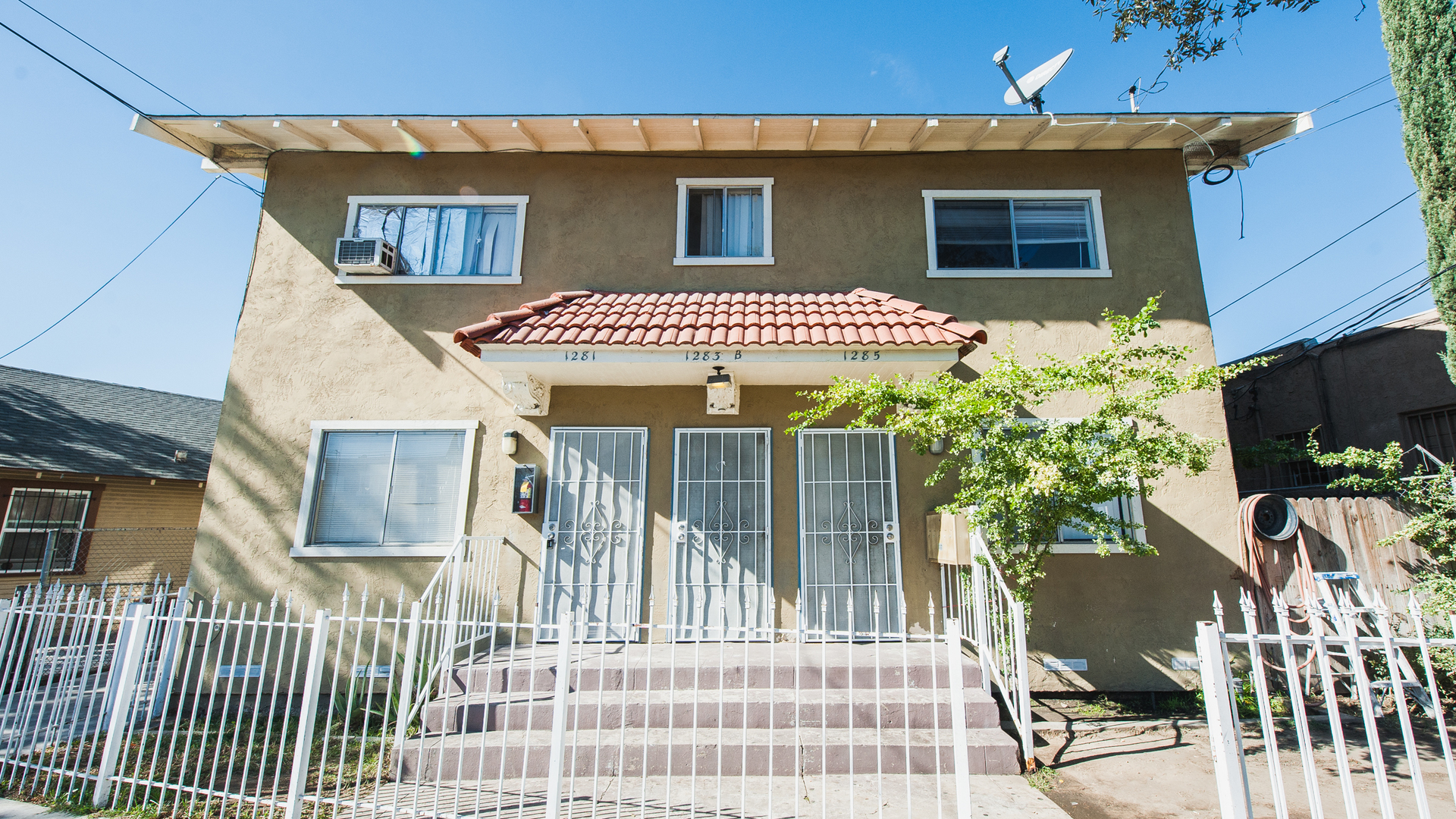 Long Beach Apartment: 1279-1285 Chestnut Avenue