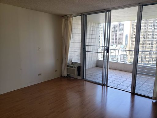 One Bedroom condo. Excellent Location (utilities Included) – photo 1