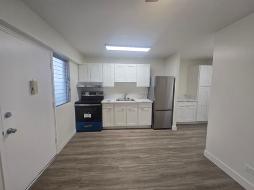 Conveniently located and secured 1-bedroom, 1-bathroom – photo 1
