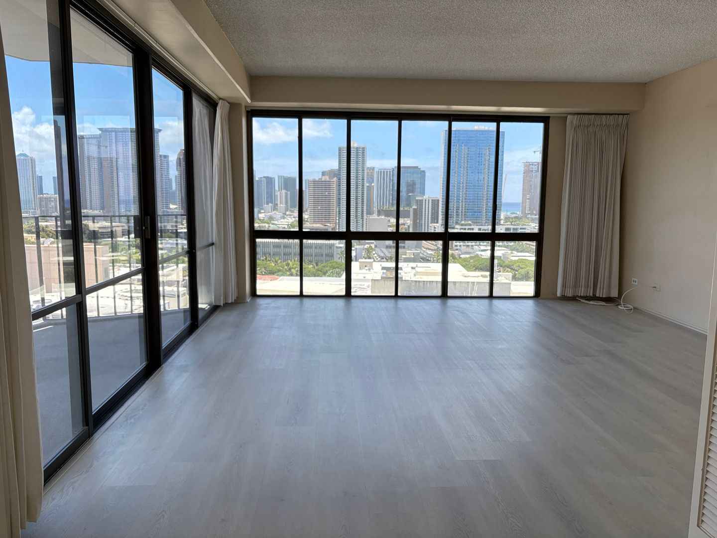 HONOLULU Condo: HARBOR SQUARE