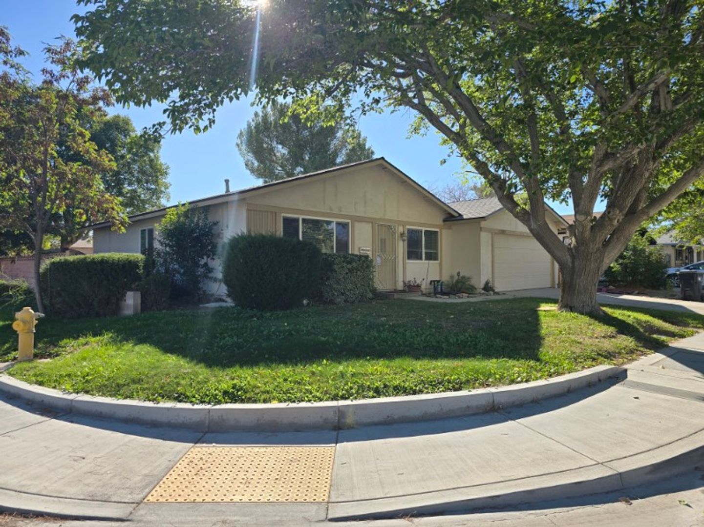 Lancaster House: 43358 27th St W; APN: 3112-006-001