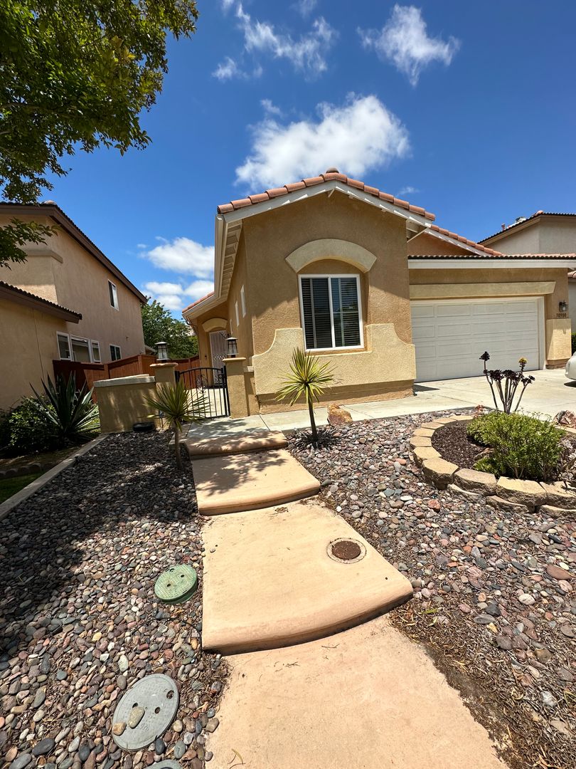 Temecula House: 30900 Branford