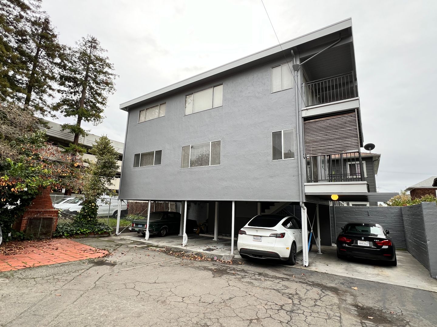 Berkeley Apartment: 2418 Ashby Ave