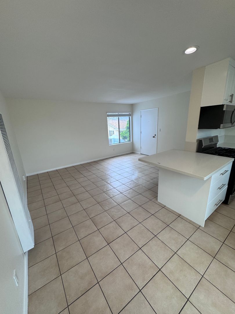 San Diego Apartment: 1550 Pacific Beach Dr.