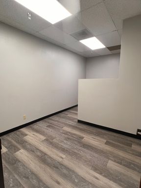 Salon Suites – photo 1