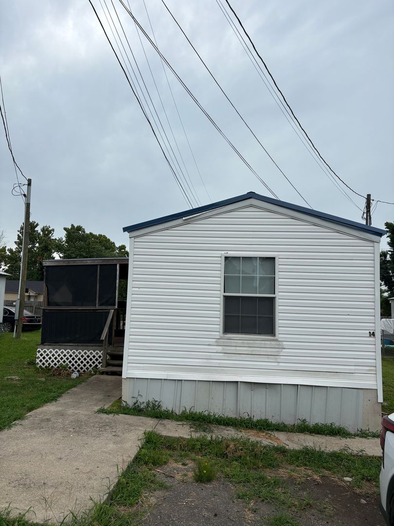 Ward Apartment: 300 Hickory Street