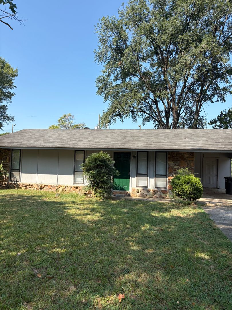 Jacksonville House: 209 Harold St.