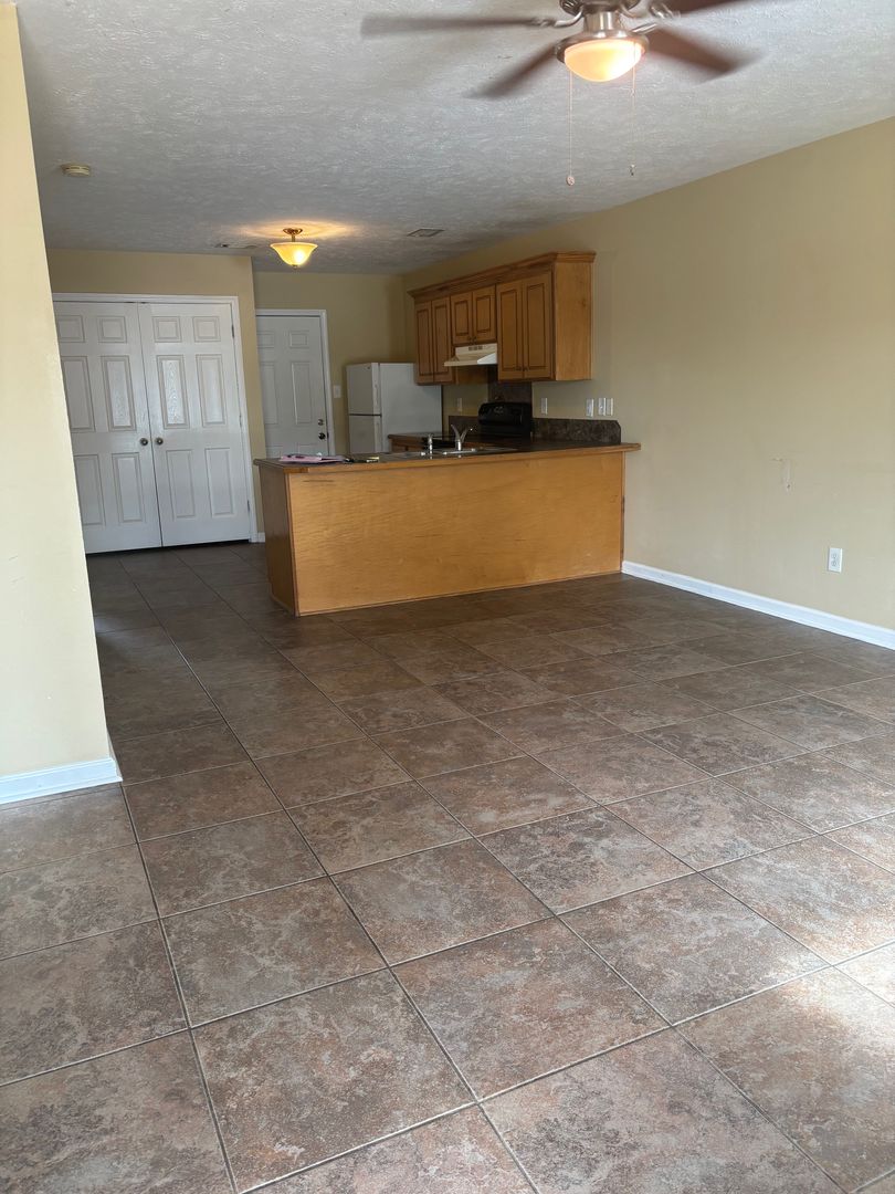 Ward Apartment: 201-231 4th St.