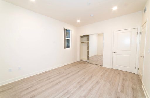 BEAUTIFUL BRIGHT ONE BEDROOM IN NEW BUILDING – photo 1