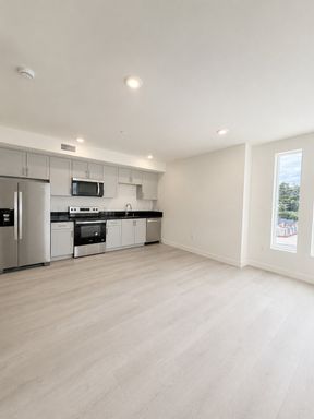 Now Leasing 1Bed+1Bth plus Den – photo 1