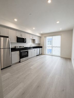 Now Leasing 2Bed+2Bth – photo 1
