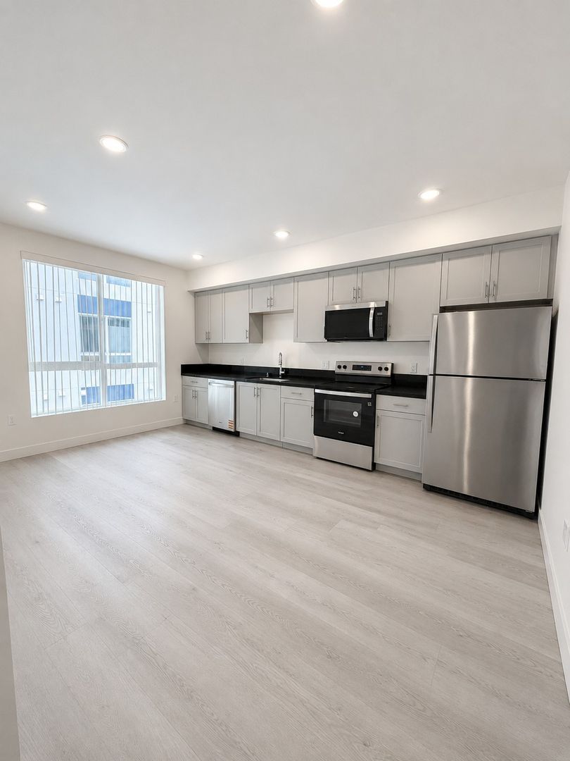 Los Angeles Apartment: 433 Rosenell Terrace
