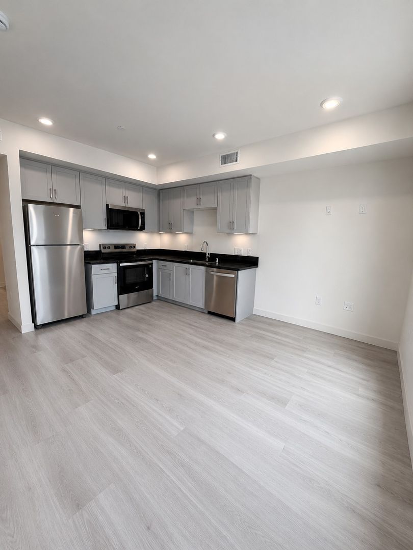 Los Angeles Apartment: 433 Rosenell Terrace