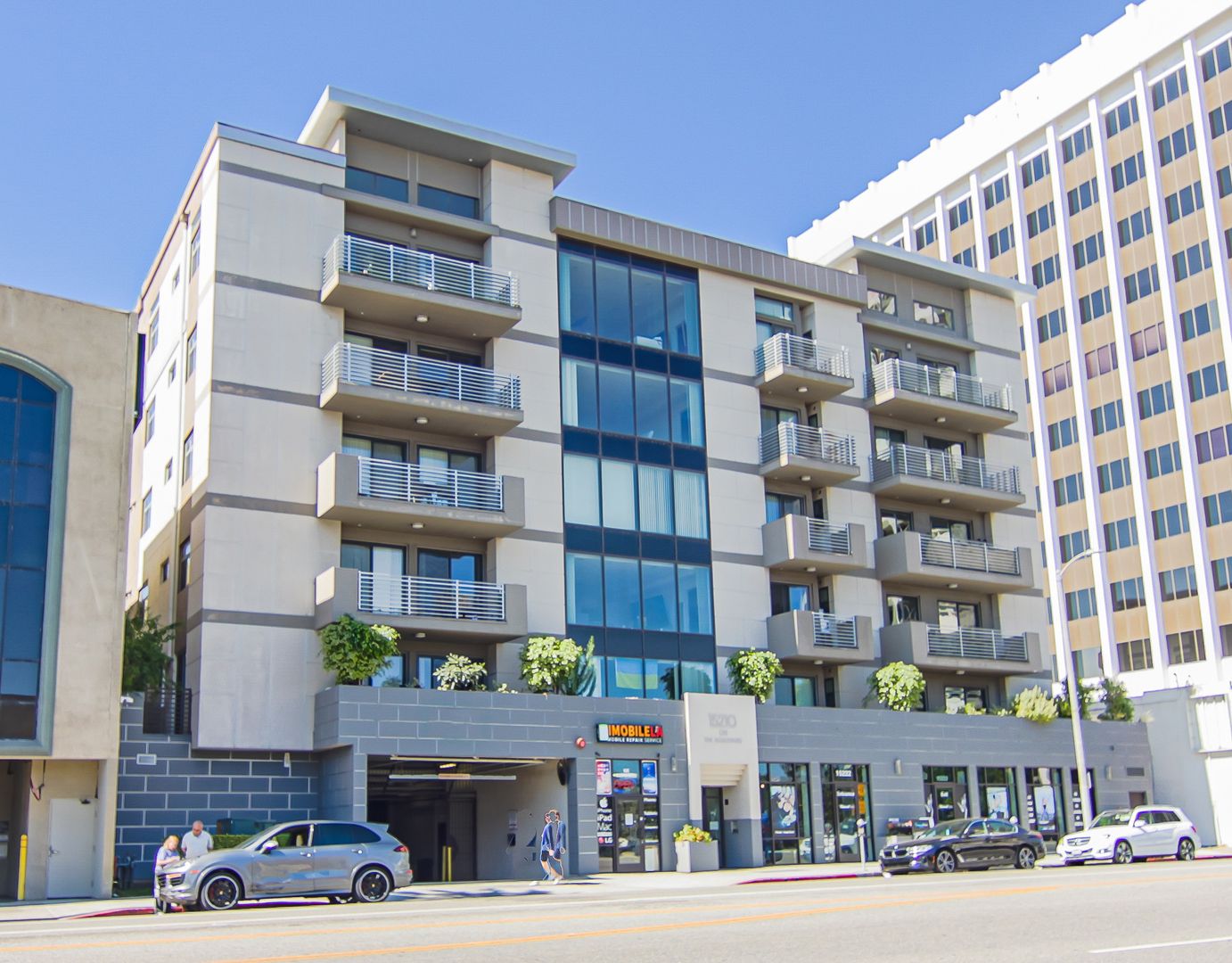 Sherman Oaks Apartment: 15210 Ventura Blvd.
