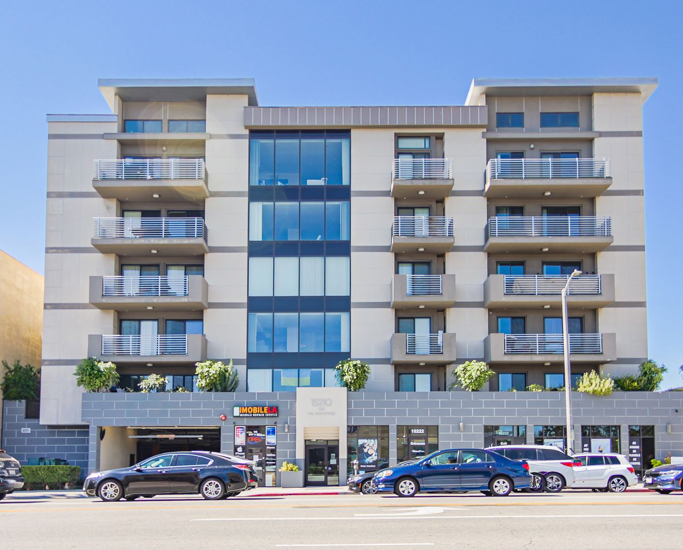 Sherman Oaks Apartment: 15210 Ventura Blvd.