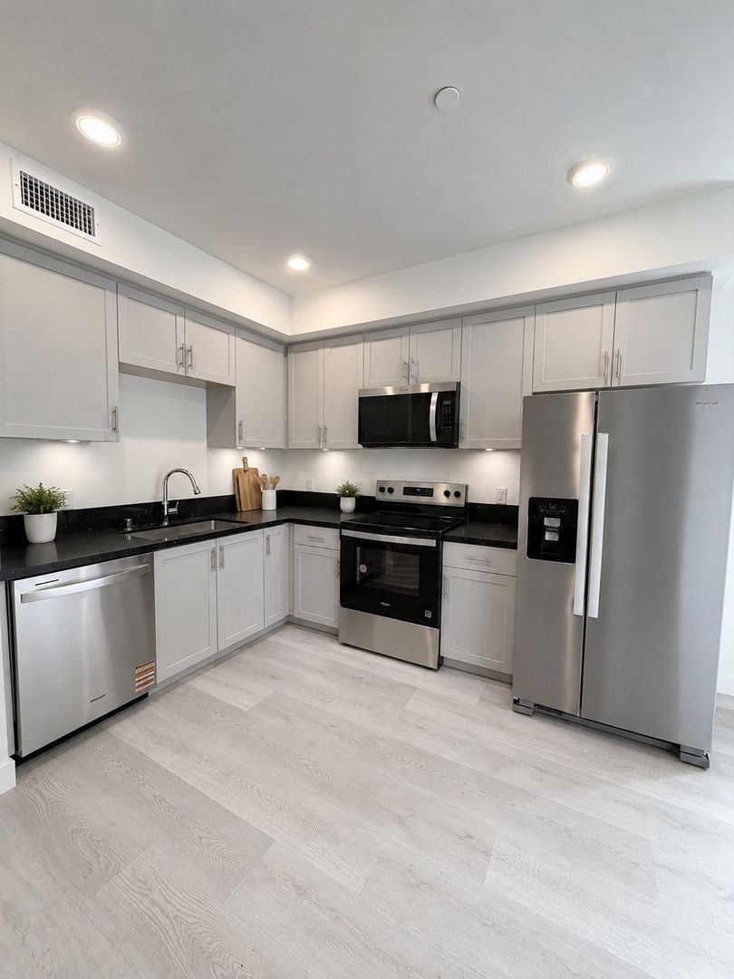 Los Angeles Apartment: 433 Rosenell Terrace