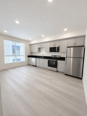 Now Leasing 2Bed+2Bth – photo 1