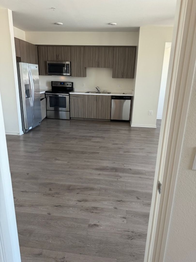 North Hollywood Apartment: 11430 Burbank Boulevard