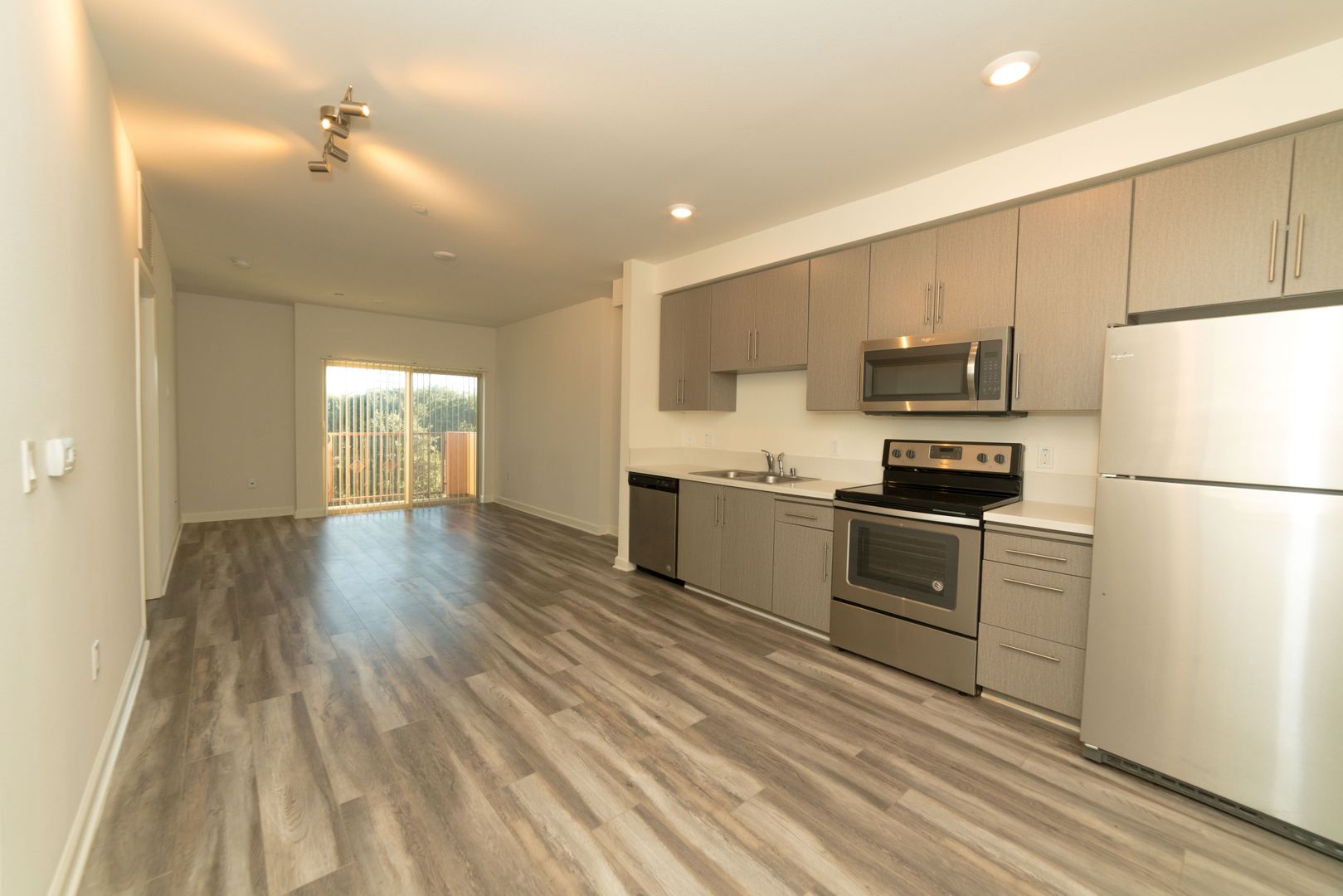 Van Nuys Apartment: 14055 Archwood Street