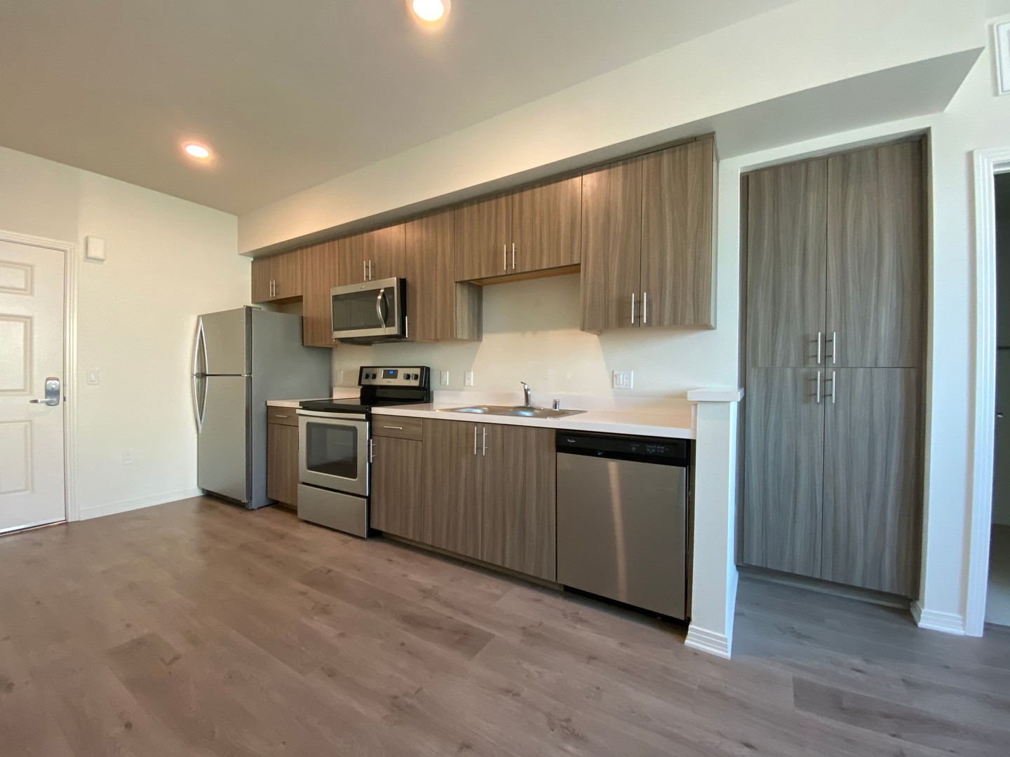 North Hollywood Apartment: 11430 Burbank Boulevard