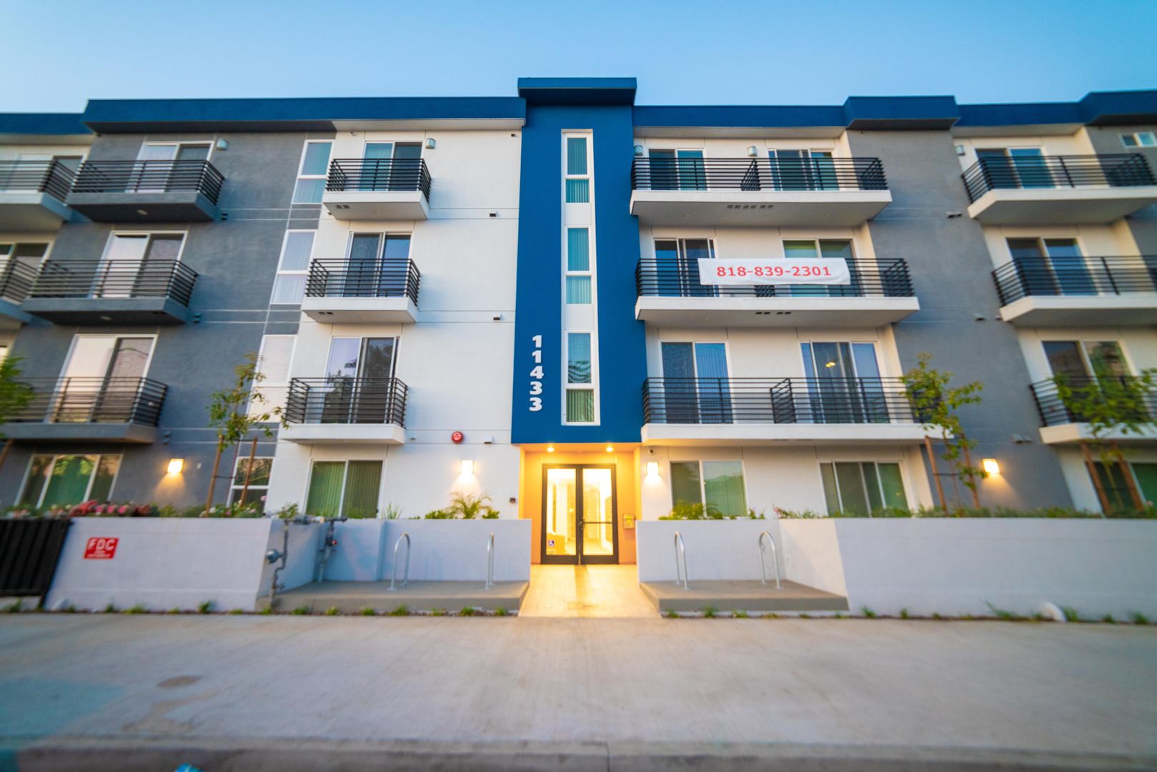 North Hollywood Apartment: 11433 Albers Street