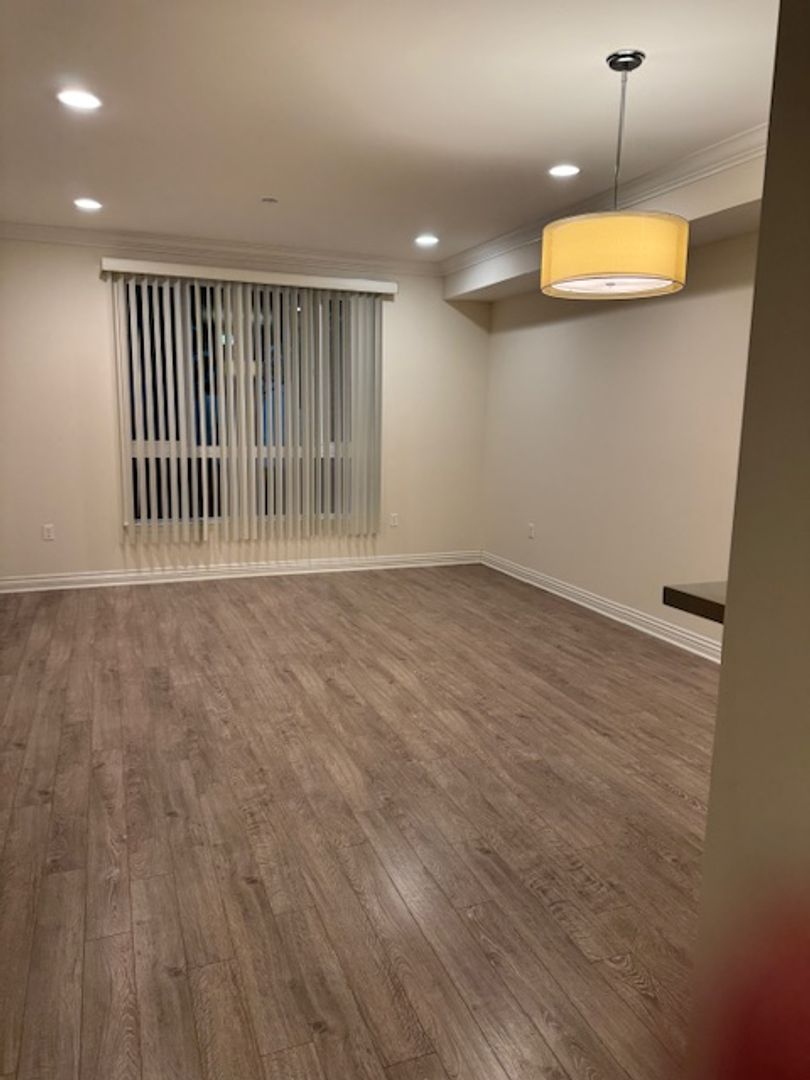 North Hollywood Apartment: 11120 Huston Street
