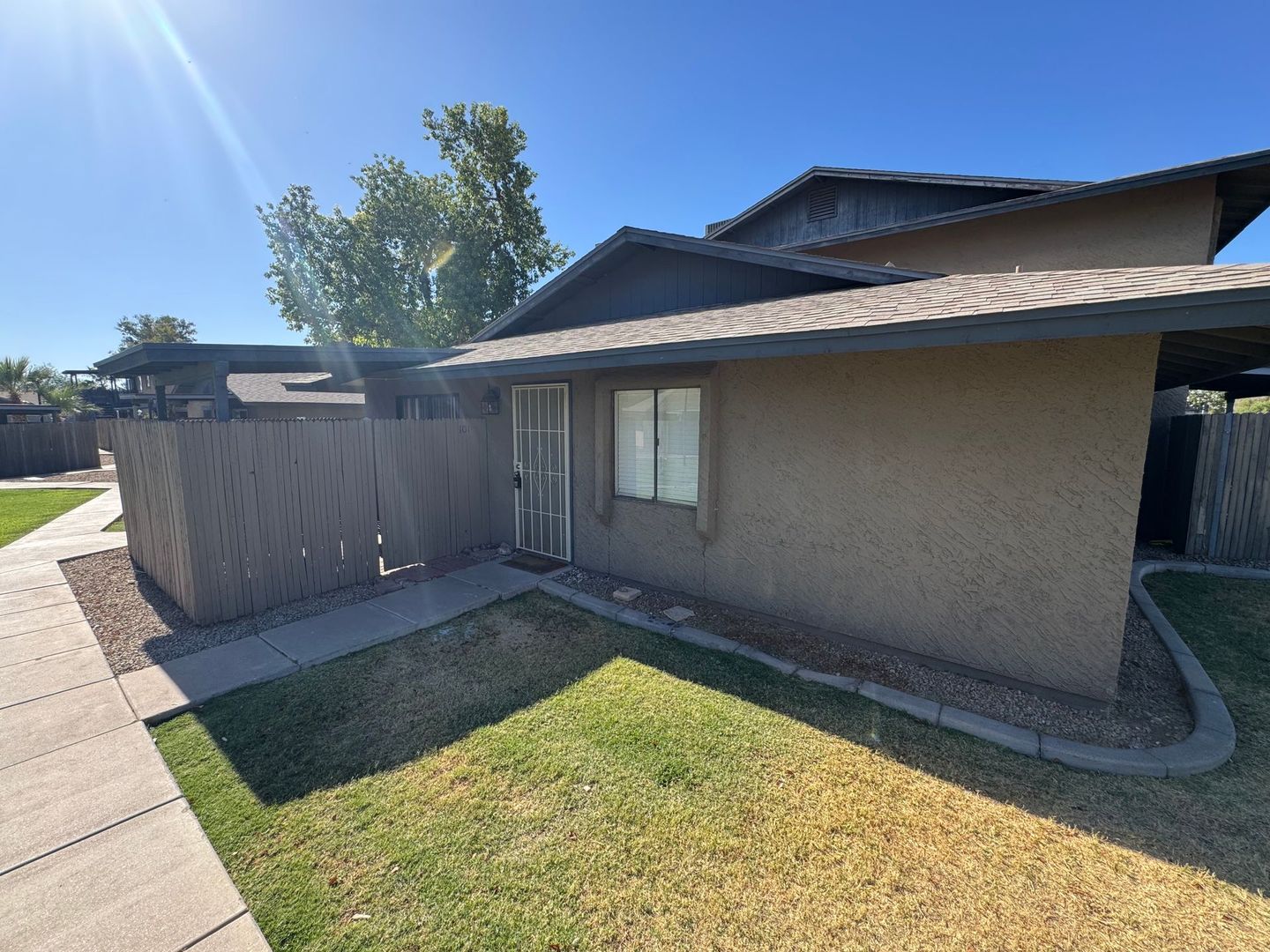 Chandler House: 286 W. Palomino Dr. Unit 101