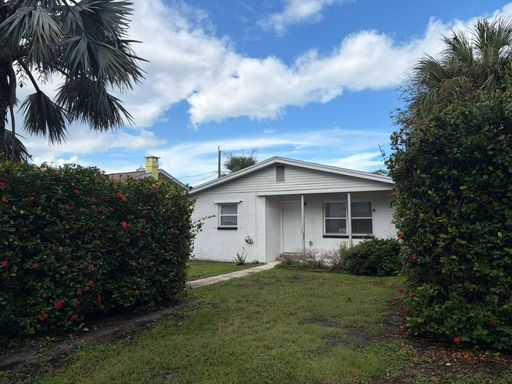 In the Heart of Gulfport's Arts District! Newly Renovated Home