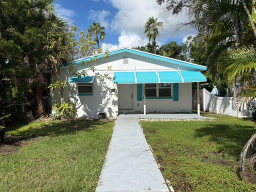 In the Heart of Gulfport's Arts District! Newly Renovated Home