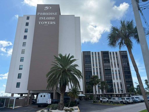 Paradise Island Towers 1 BR with Water View