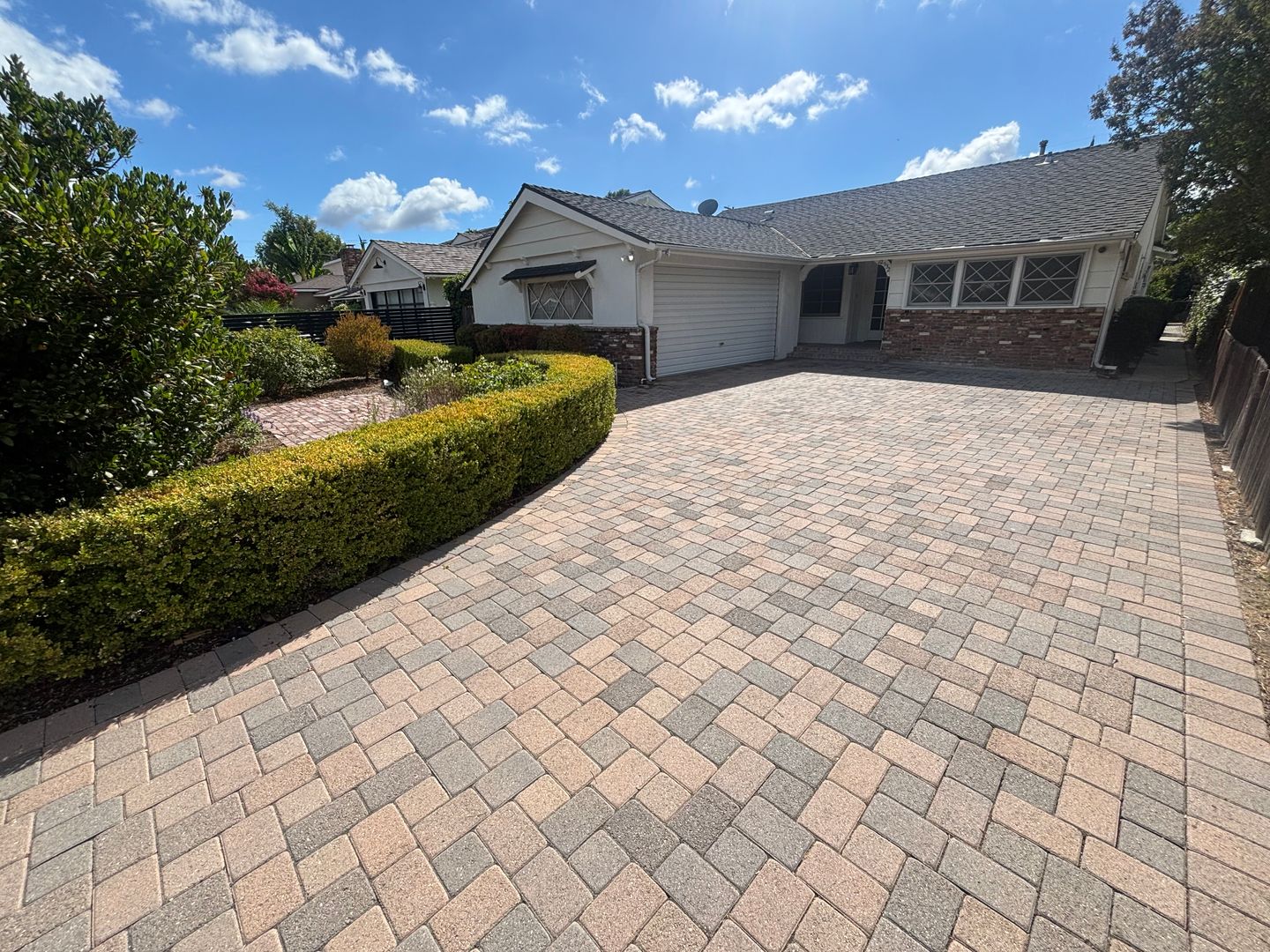 Woodland Hills House: 22532 Berdon St