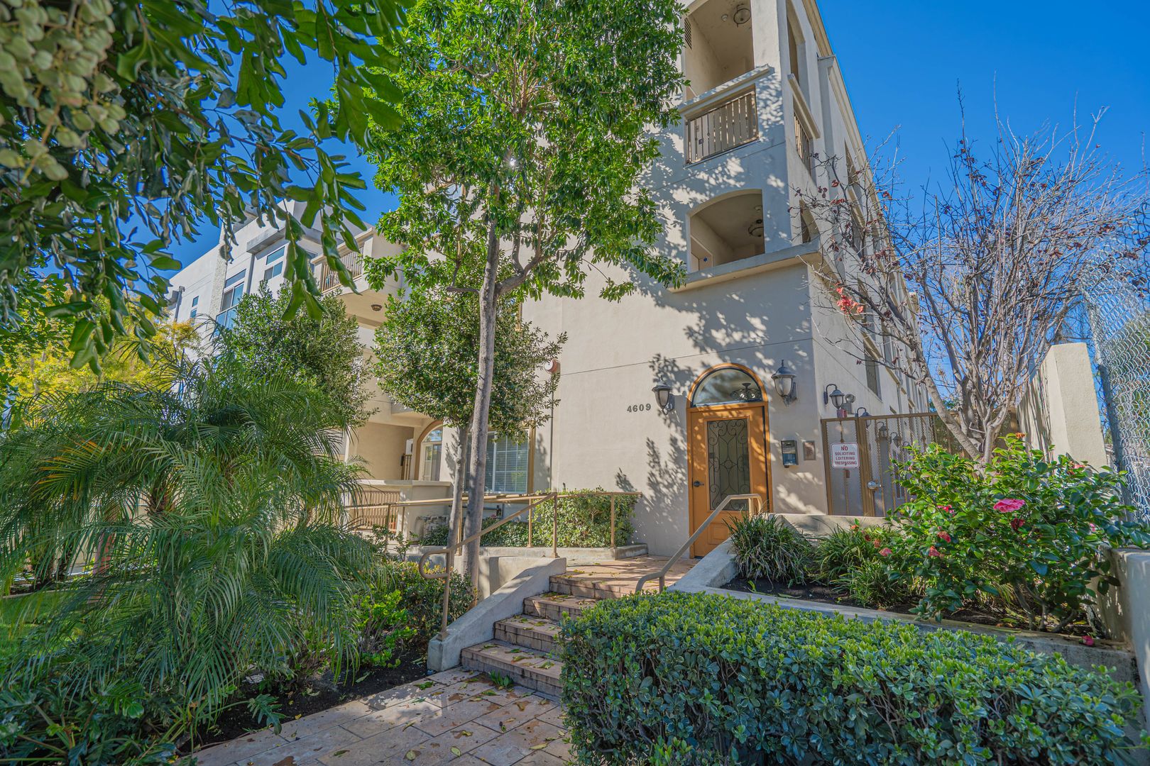 Sherman Oaks Condo: 4609 Kester Avenue #102