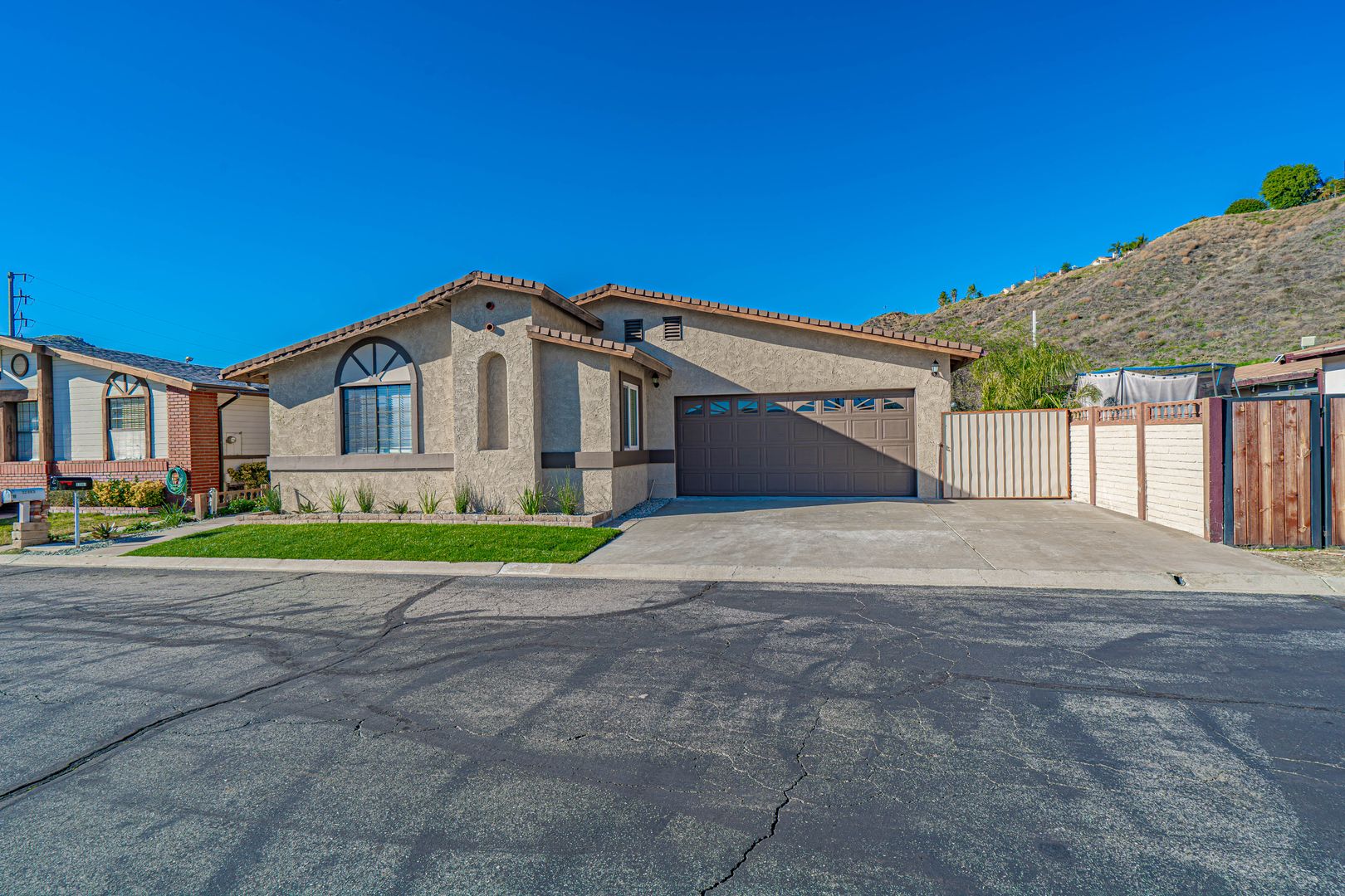 Castaic House: 32067 Emerald Lane