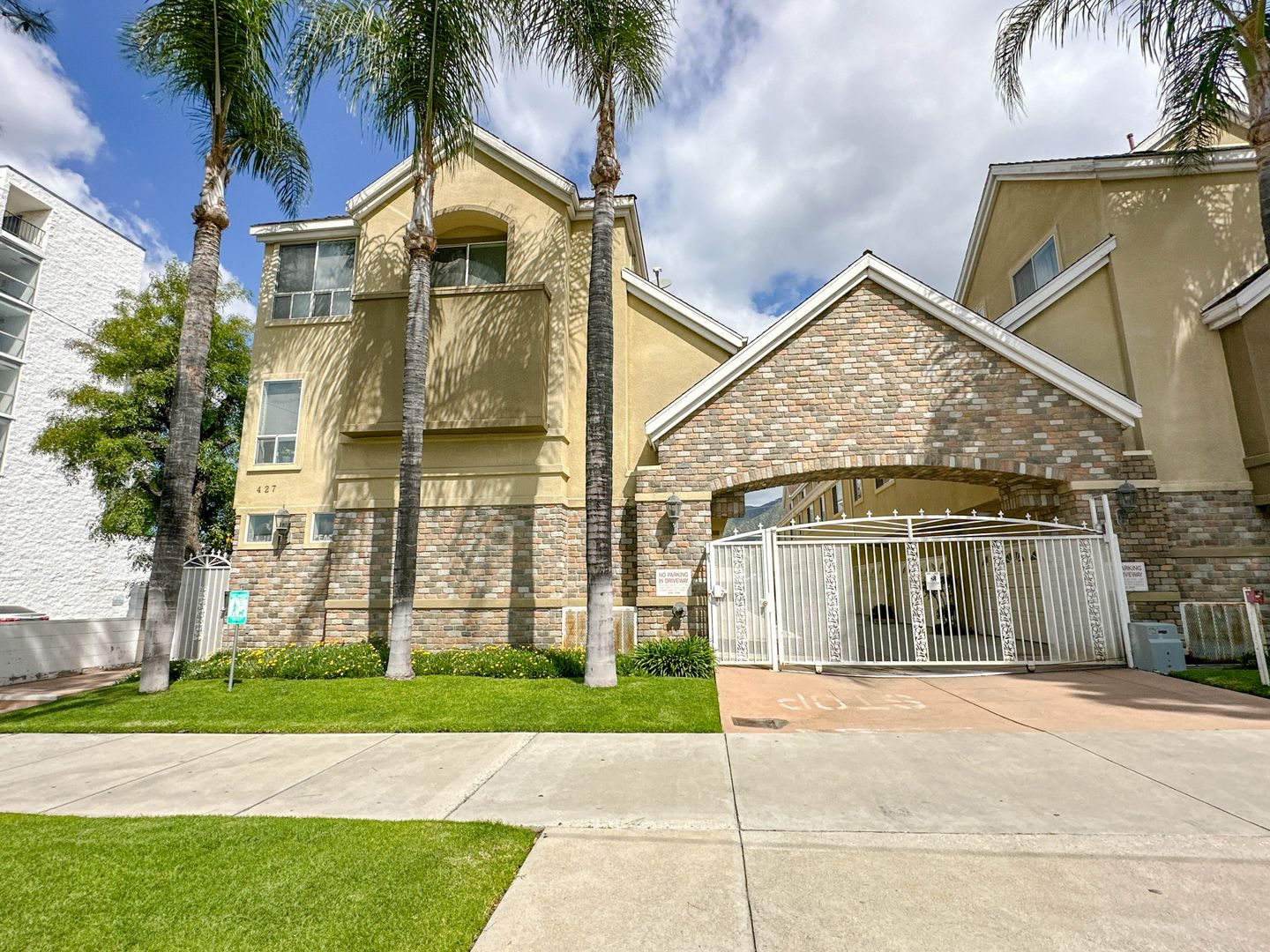 Glendale House: 427 W. Doran Street #106